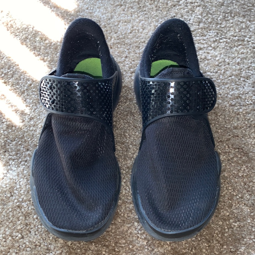 7.5 womens Nike sock dart